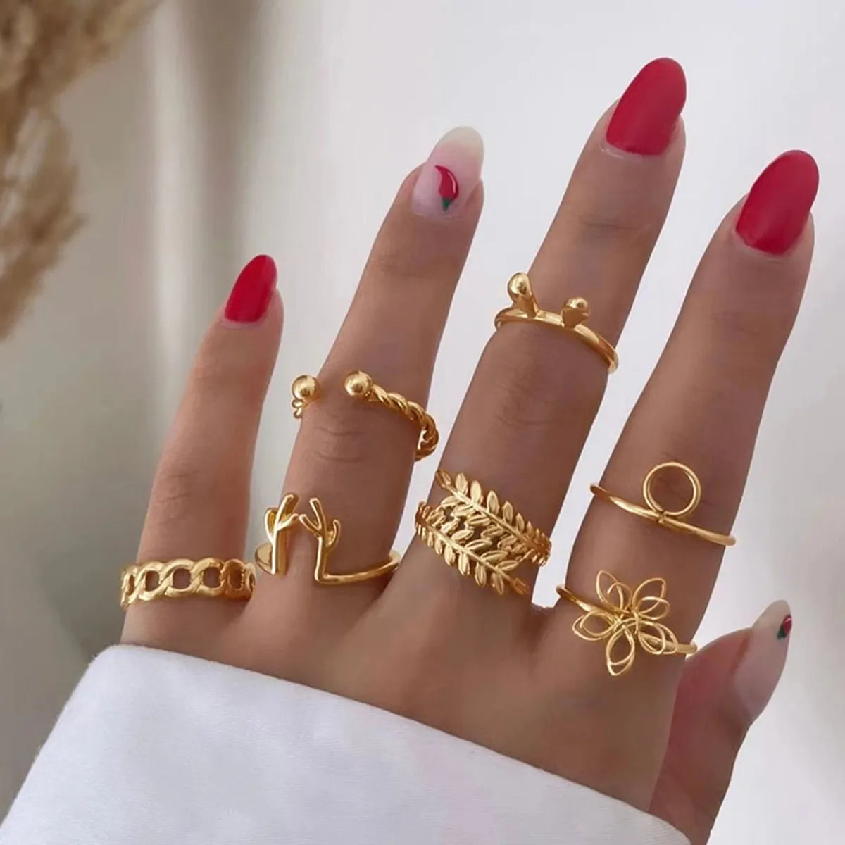 Ladies yellow gold rings-Simple Style Classic Style Rabbit Floral Alloy Hollow Out Women's Rings