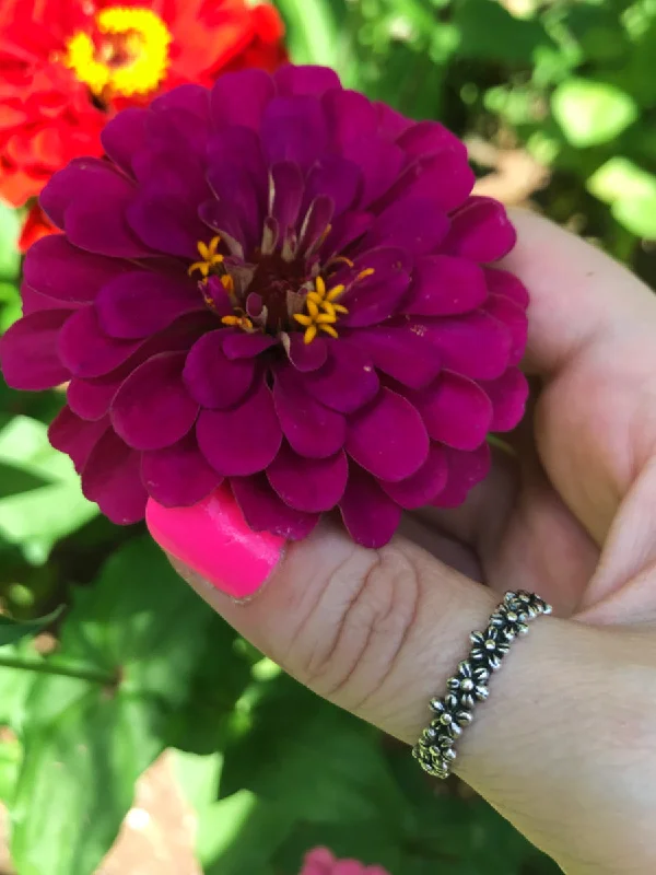 Ladies minimalist rings-Ring of Flowers Band