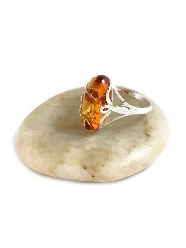 Ladies thin bands rings-Amber Twist Ring